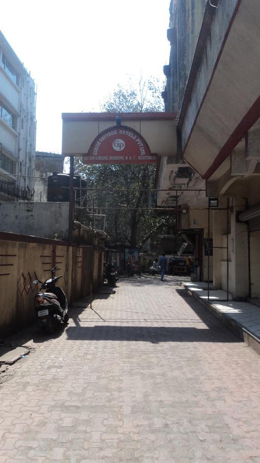 Girija Payyade Hotel Kalyan Exterior photo